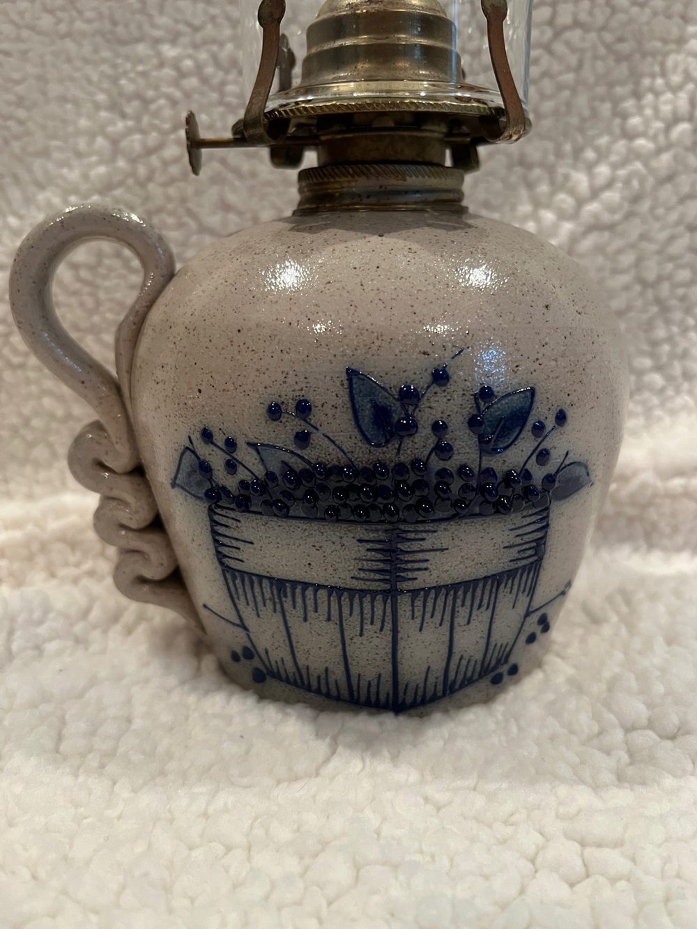 Salmon Falls Stoneware Blueberry Basket Oil Lamp 1995 with Chimney & Wick